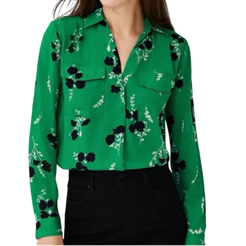 Ann Taylor Green Floral Camp Shirt Blouse. Navy & white pattern. Sz S. Collared.